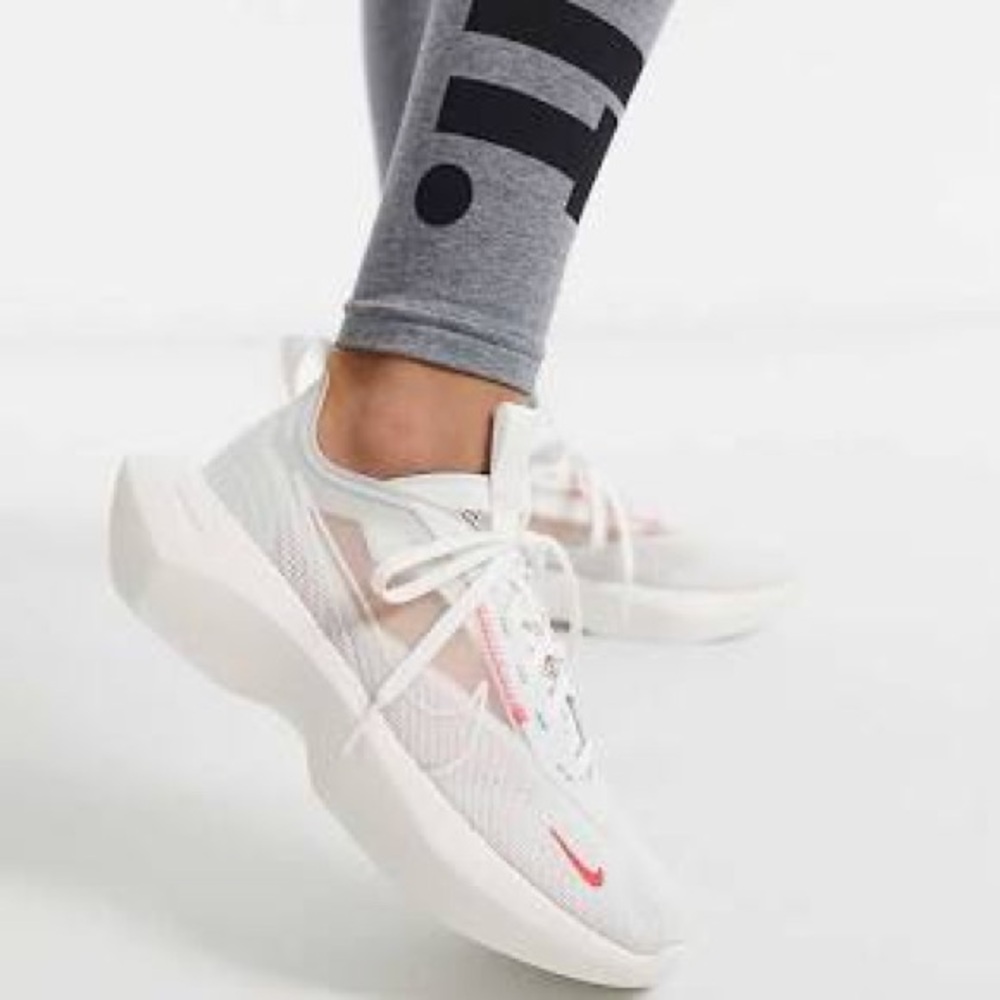 Nike Women's White and Pink Athletic Shoes Nike Vista Lite